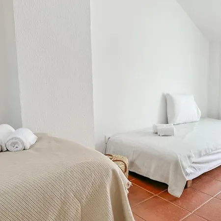 Costa House With Pool By Homeful Homes Villa Costa de Caparica