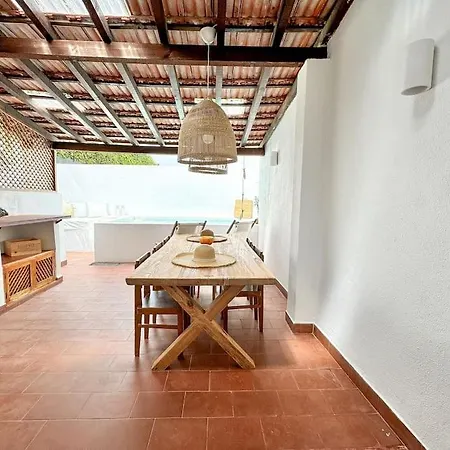Costa House With Pool By Homeful Homes Villa Costa de Caparica