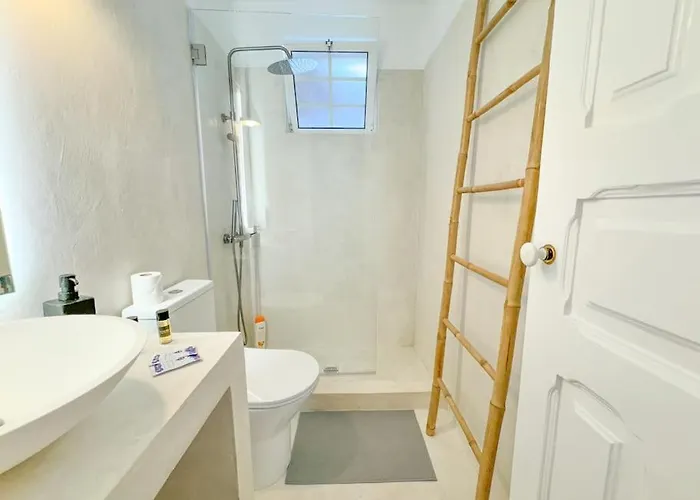 Costa House With Pool By Homeful Homes