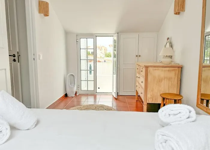 Costa House With Pool By Homeful Homes Costa da Caparica