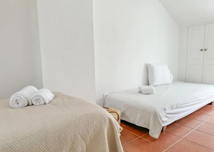 Costa House With Pool By Homeful Homes Villa Costa da Caparica