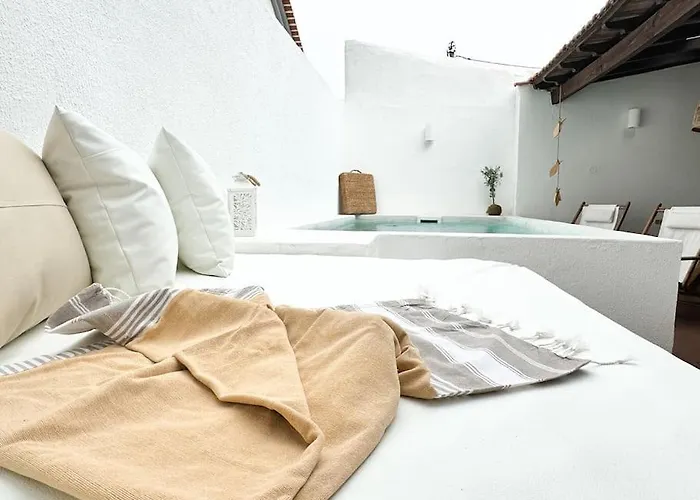 Costa House With Pool By Homeful Homes